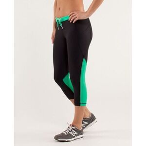 Lululemon Beach Runner Crop Leggings Size 8 Black Very Green‎ Workout Yoga